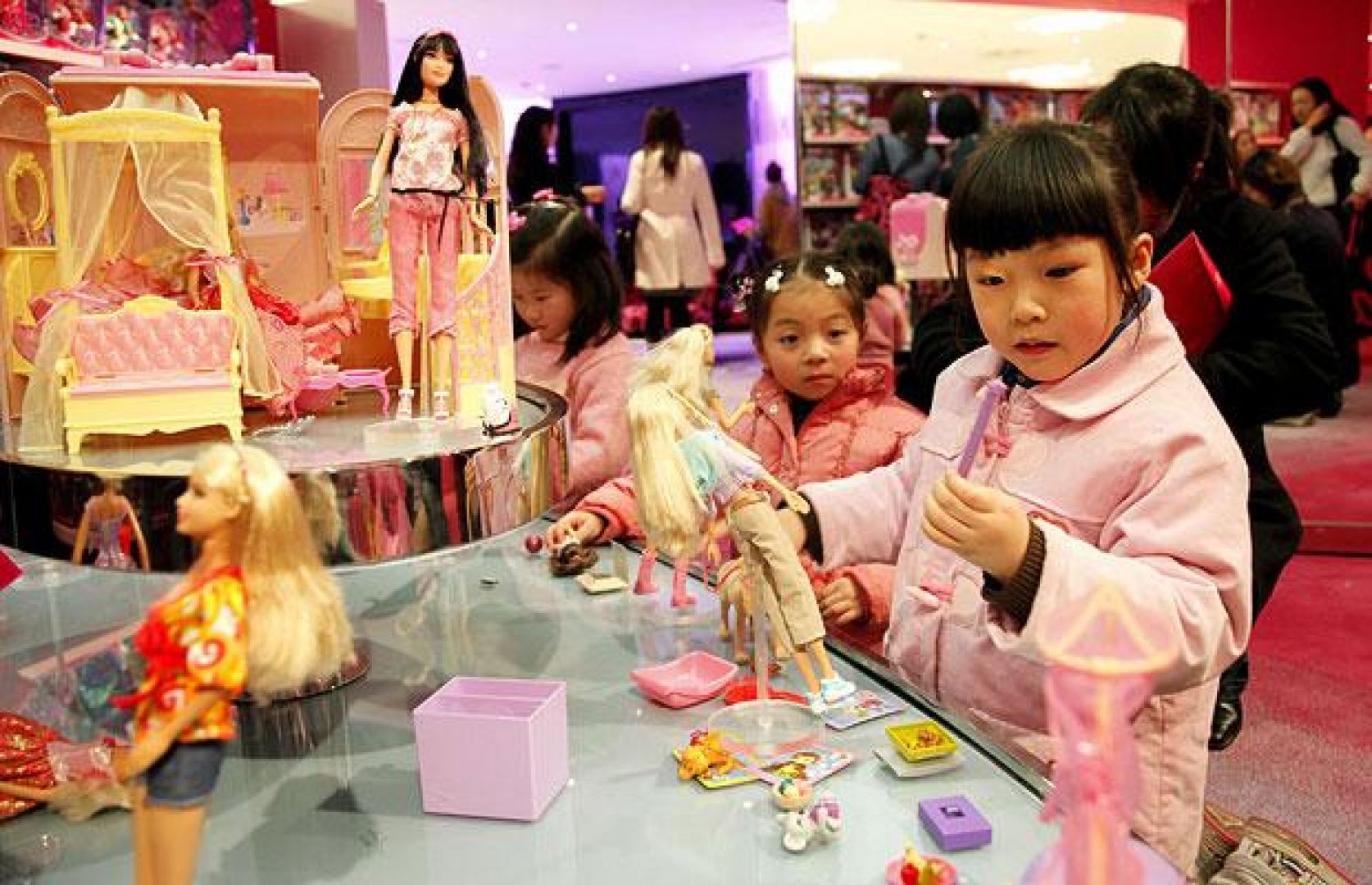 Dolls store. Магазин кукол Барби в Шанхае. Китайские игрушки. Китайские игрушки для детей. Японские игрушки для детей.