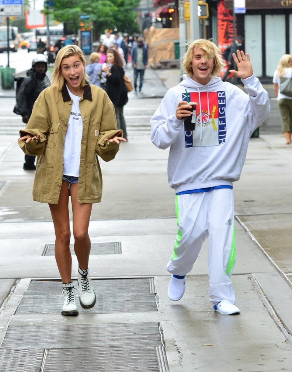 Джастин Бибер и Хейли Болдуин не скрывают своих чувств