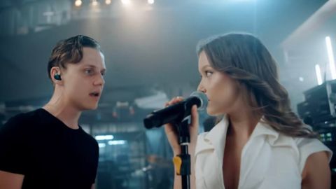 ВАНЯ ДМИТРИЕНКО, АНЯ ПЕРЕСИЛЬД - СИЛУЭТ