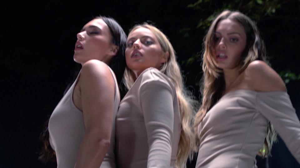 Видеоклип: SEREBRO - В космосе - Музыка Первого