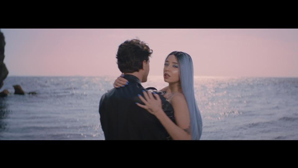 Видеоклип Время и стекло Е, Бой Музыка Первого